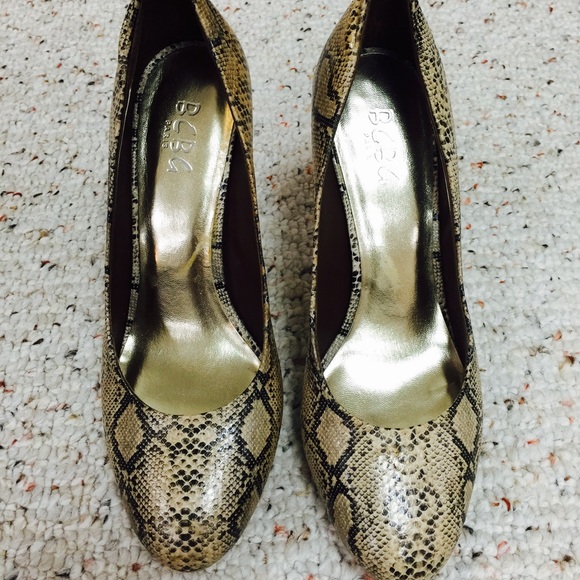 BCBG Snakeskin Stiletto Pump Size 8