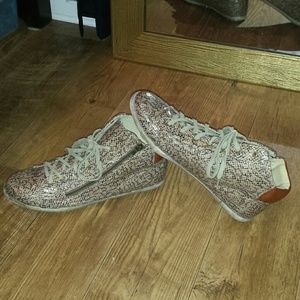 Women's Size 13 Snake Tennis Shoes