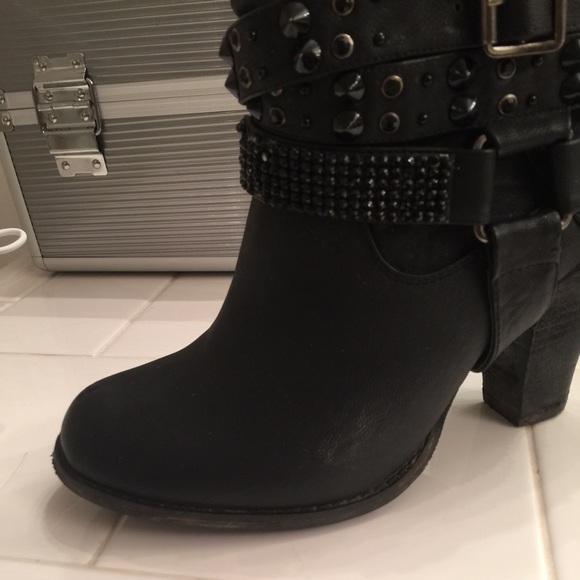 Boots 8.5