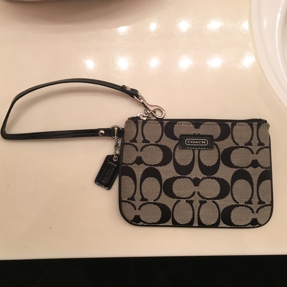SALE Coach Corner Zip Wristlet in Signature Fabric
