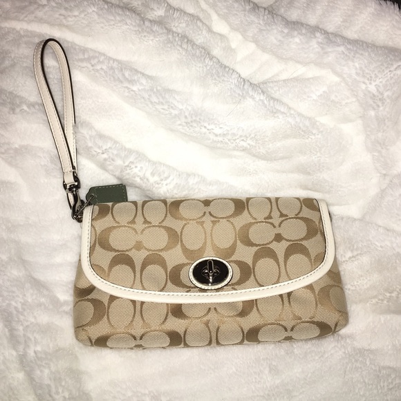 SALE Coach Corner Zip Wristlet in Signature Fabric