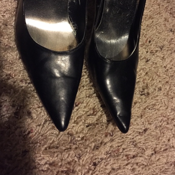 Black heels - Picture 3 of 4