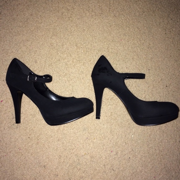 Black Mary Jane Heels Sz 6.5