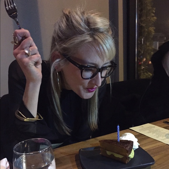 Hello๐. Poshing out of Minneapolis. ๐ ๐ฑ๐ผโโ๏ธ - Picture 3 of 4