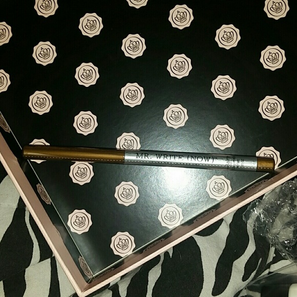 Mr. Write now eye liner