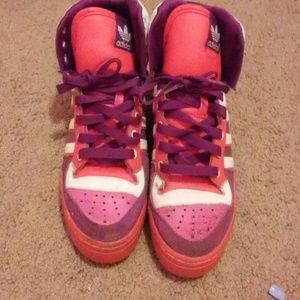 Really cute Adidas sneakers that is really comfy