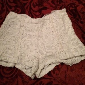 Detailed white forever 21 shorts