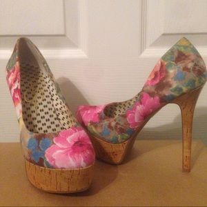 Jessica Simpson platform heels
