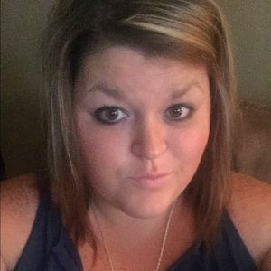 Meet your Posher, Lora