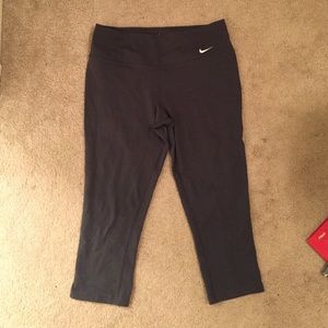 Nike capri