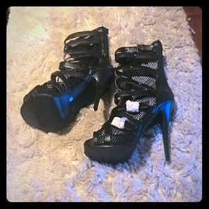 New SEXY Black Pumps