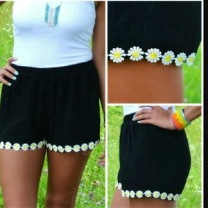 Daisy trim shorts & headband