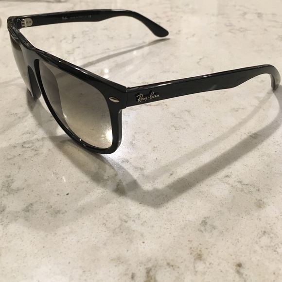 Black Oversized Ray Ban Wayfarer Sunglasses. - Picture 2 of 4