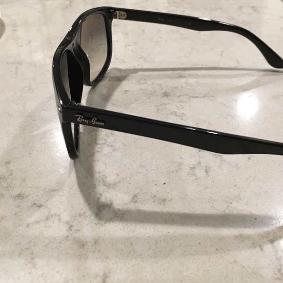 Black Oversized Ray Ban Wayfarer Sunglasses. - Picture 4 of 4