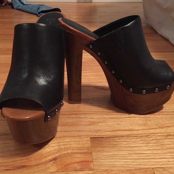 Jessica Simpson platform heels