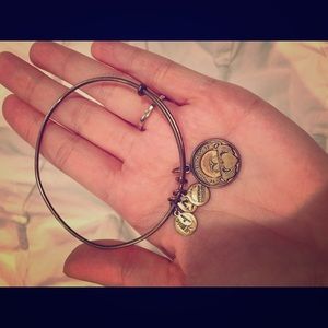 Alex and Ani - Claddagh