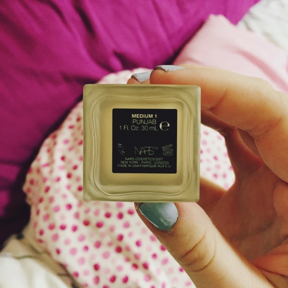 NARS All Day Luminous Foundation - Picture 3 of 4