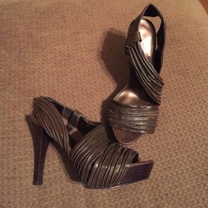 Size 6 Carlos Santana platform heels