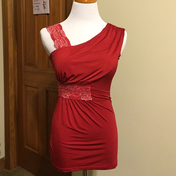 Daytrip Red asymmetrical top