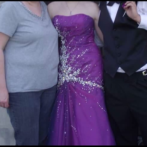 PROM DRESS - Picture 2 of 3