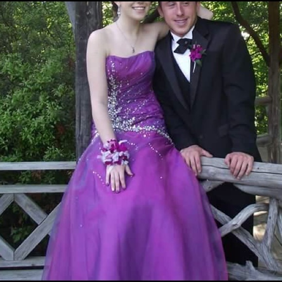 PROM DRESS - Picture 3 of 3