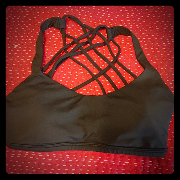 Lululemon Free To Be Bra Size 4. Black