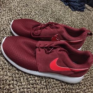New nike roses size 9.5