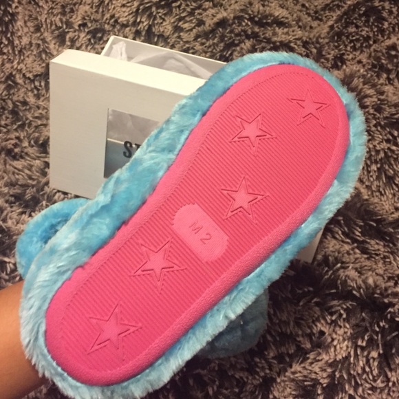 Slippers - Picture 3 of 4