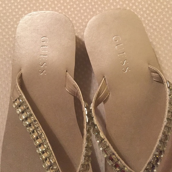 Guess brand dressy flip flops - Picture 2 of 4
