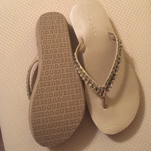 Guess brand dressy flip flops - Picture 3 of 4