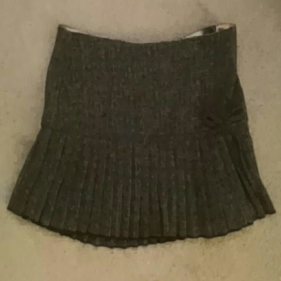 Black and white pleated mini skirt