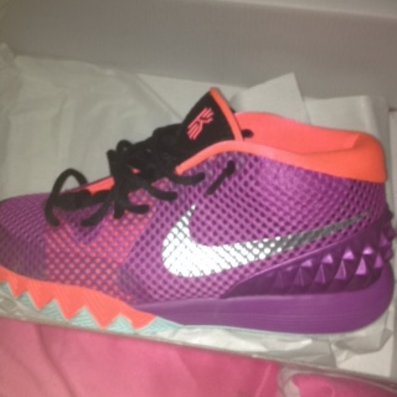 Kyrie 1 Easter - Picture 3 of 4