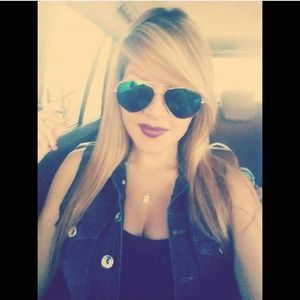 Meet your Posher, Yashira