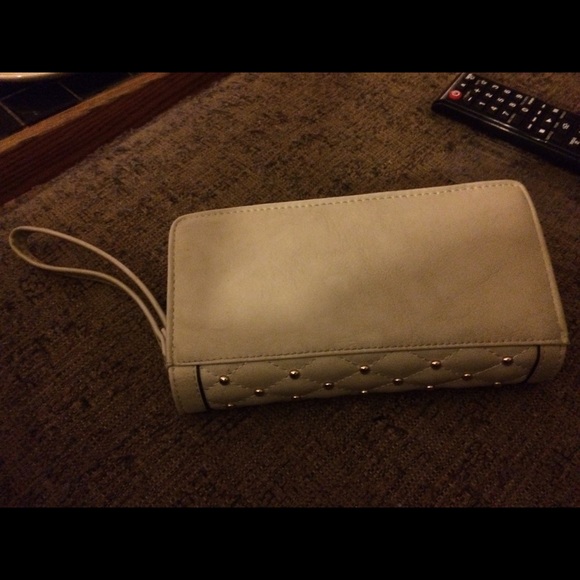 Wallet. 💁🏽 - Picture 2 of 4