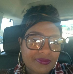 Meet your Posher, Felisha