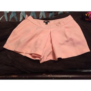Pleated pink shorts
