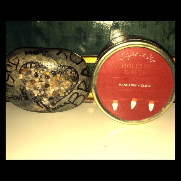 Holiday Cheer Candle :)  Sweet and Spicy Scent