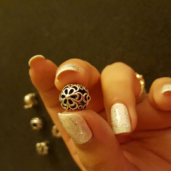 ❌SOLD ON MERC❌Pandora picking daisies charm