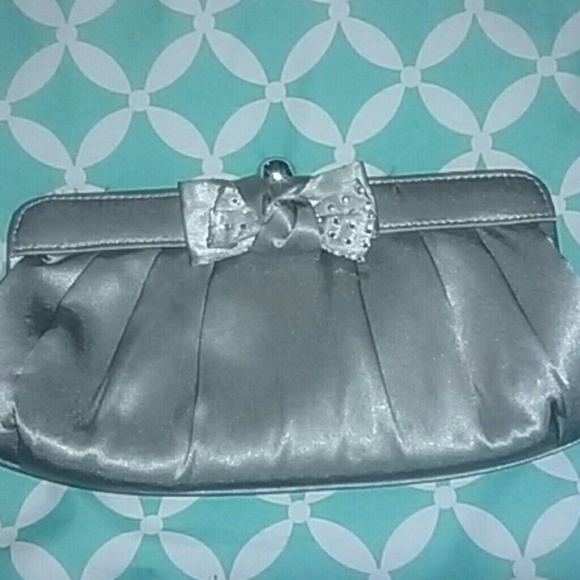 Silver clutch