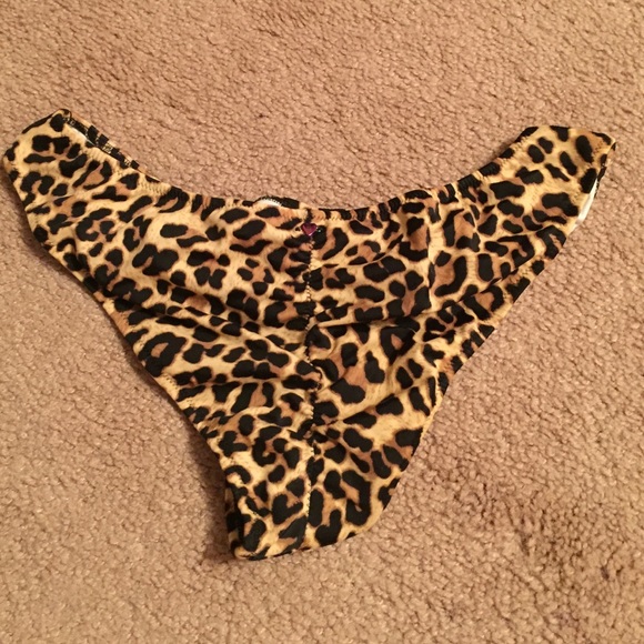 Cheeky bikini bottoms