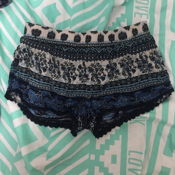 Tilly's Pants - Ruffle shorts