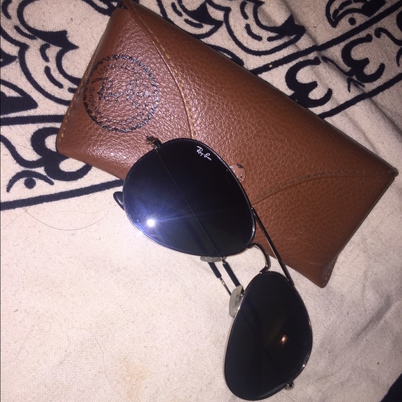 Black Ray-Ban Aviators