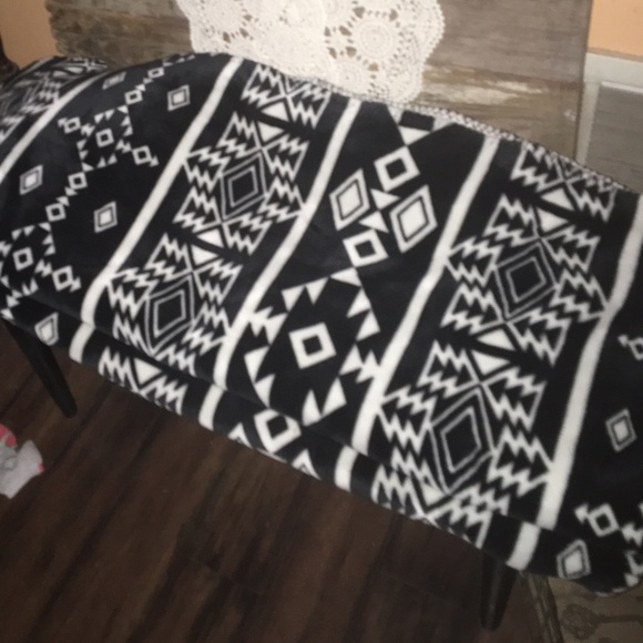 Rare HTF VS Pink Aztec Sherpa