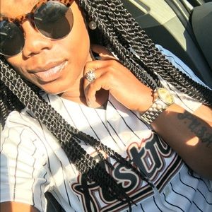 Meet your Posher, Dee