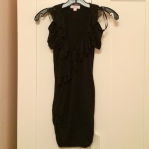 Long Lace V-Neck Off-Shoulder Tee