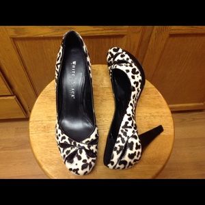 🌹 White House-Black Market animal print shoes🌹