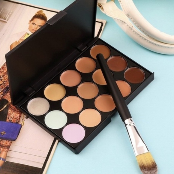 Other - 🆕🎉HP🎉15 Pc Concealer &Brush