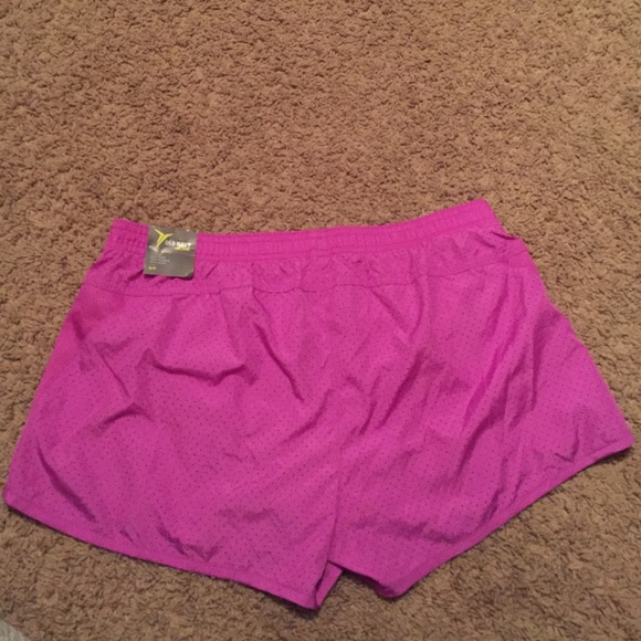 Old navy work out shorts - Picture 2 of 4