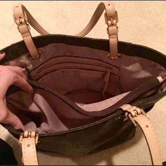 🔴❌SOLD❌🔴ON DIFF SITE❗️ AUTHENTIC MK Jet Set Tote - Picture 3 of 4