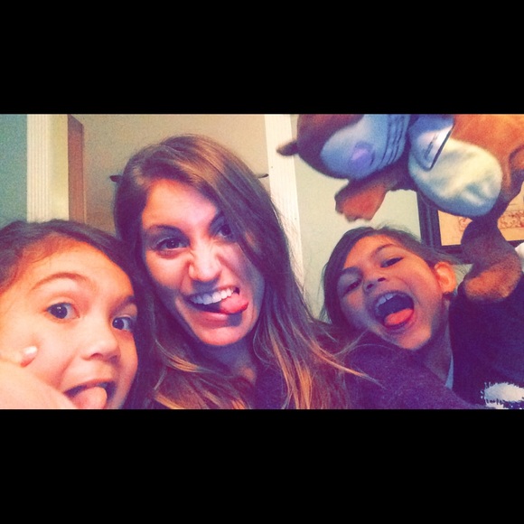 Meet your Posher, Taylor - Picture 3 of 4